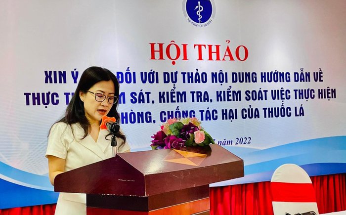 Phó Vụ trưởng Vụ Pháp chế - Bộ Y tế Trần Thị Trang phát biểu tại hội thảo